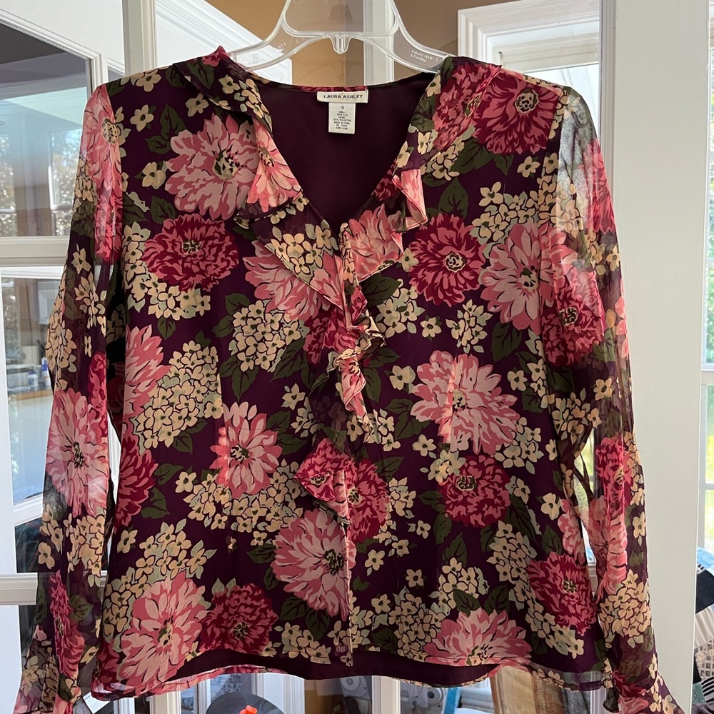 100% silk, 100% polyester lining Laura Ashley blouse. Wore a few times. Size 16